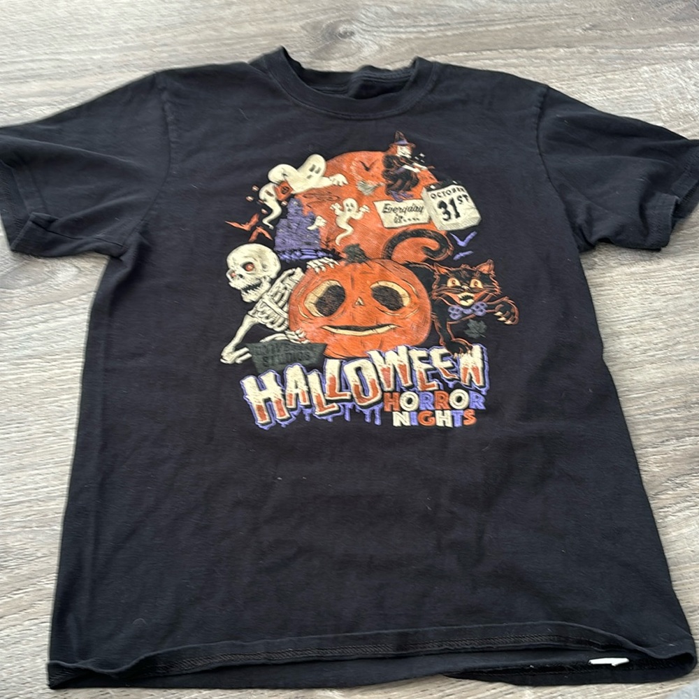 AUTHENTIC Halloween horror nights kids shirt L